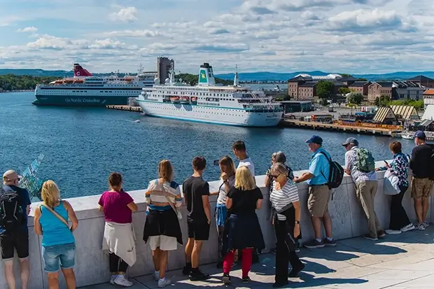 Guests watching the ship enter Oslo during Blues Cruise 2026