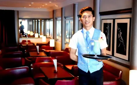Service in Harry’s Bar aboard MS AMADEA